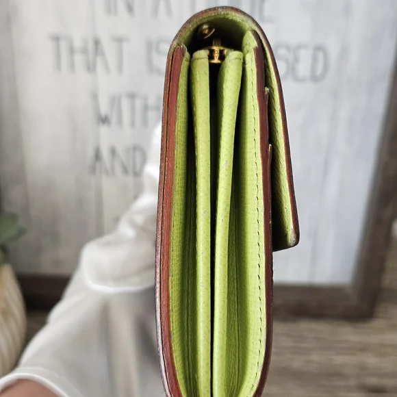 Louis Vuitton Murakami Monogram Sarah Wallet with Elegant Crossbody Chain - Picture 3 of 11